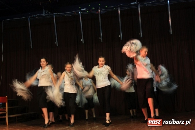 Zdjęcie w galerii na portalu naszraciborz.pl: XVII Gminny Przegląd Zespołów Artystycznych w Krzanowicach  wiadomości z regionu