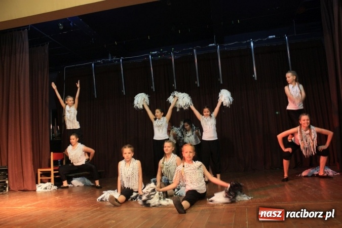 Zdjęcie w galerii na portalu naszraciborz.pl: XVII Gminny Przegląd Zespołów Artystycznych w Krzanowicach  wiadomości z regionu