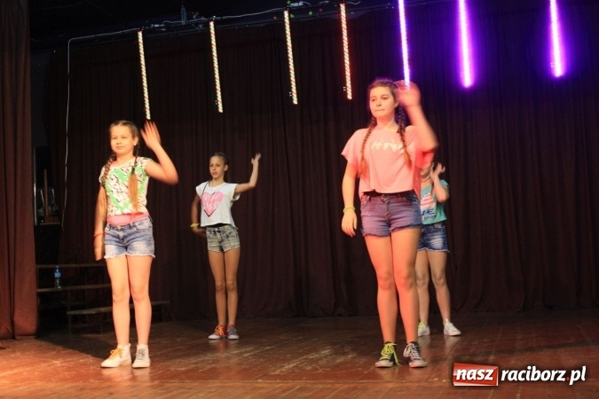 Zdjęcie w galerii na portalu naszraciborz.pl: XVII Gminny Przegląd Zespołów Artystycznych w Krzanowicach  wiadomości z regionu