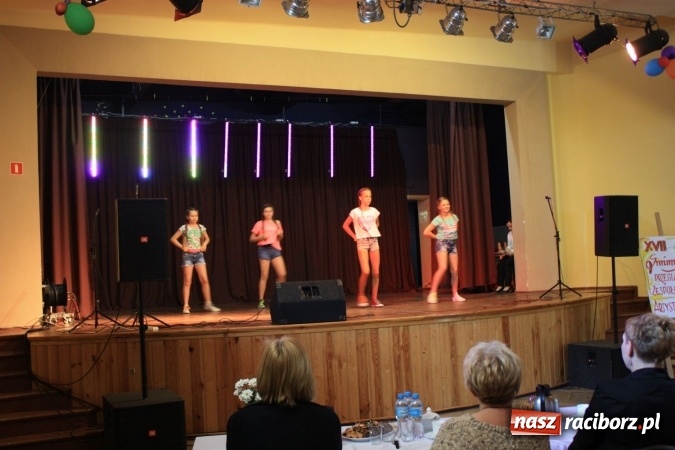 Zdjęcie w galerii na portalu naszraciborz.pl: XVII Gminny Przegląd Zespołów Artystycznych w Krzanowicach  wiadomości z regionu