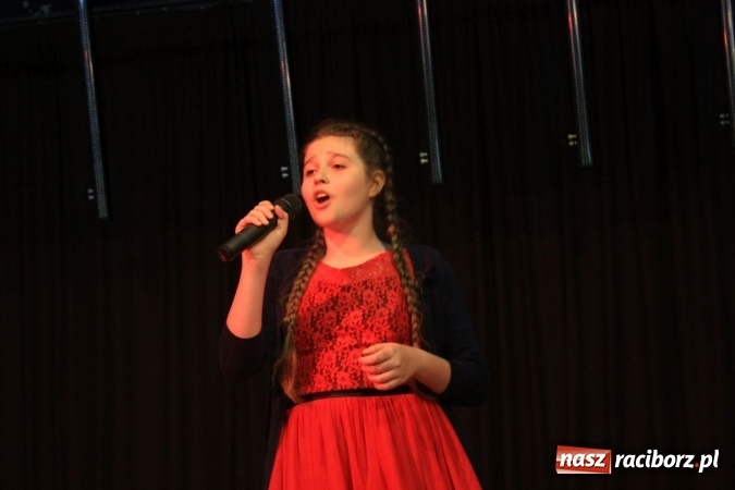 Zdjęcie w galerii na portalu naszraciborz.pl: XVII Gminny Przegląd Zespołów Artystycznych w Krzanowicach  wiadomości z regionu