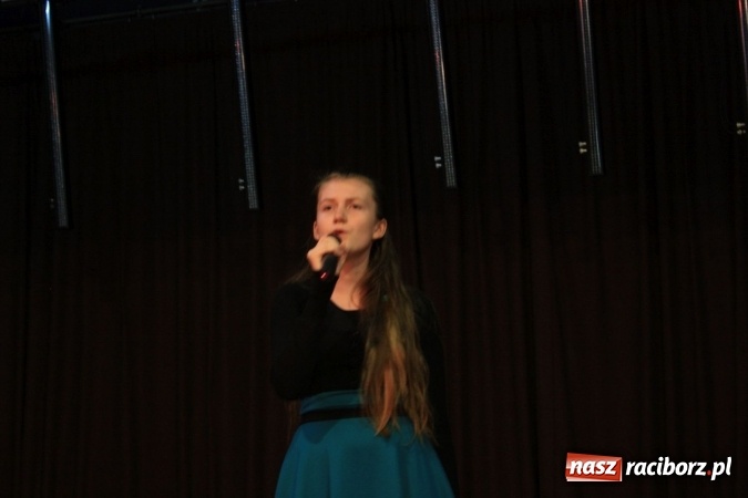 Zdjęcie w galerii na portalu naszraciborz.pl: XVII Gminny Przegląd Zespołów Artystycznych w Krzanowicach  wiadomości z regionu