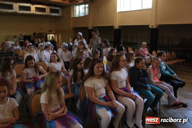 Zdjęcie w galerii na portalu naszraciborz.pl: XVII Gminny Przegląd Zespołów Artystycznych w Krzanowicach  wiadomości z regionu