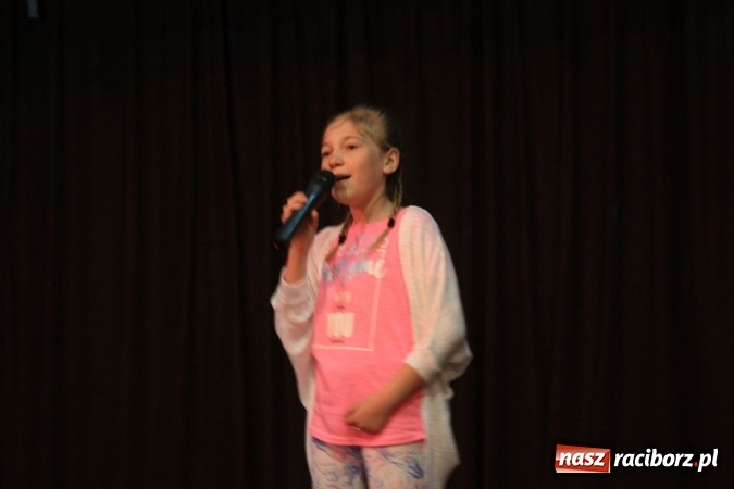 Zdjęcie w galerii na portalu naszraciborz.pl: XVII Gminny Przegląd Zespołów Artystycznych w Krzanowicach  wiadomości z regionu