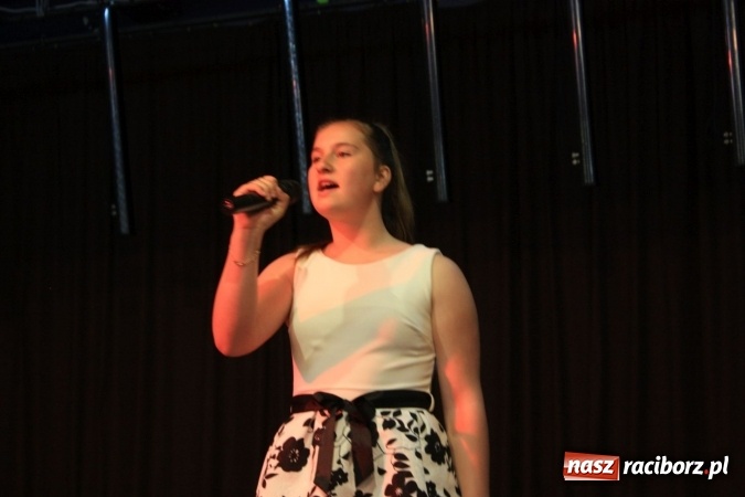 Zdjęcie w galerii na portalu naszraciborz.pl: XVII Gminny Przegląd Zespołów Artystycznych w Krzanowicach  wiadomości z regionu