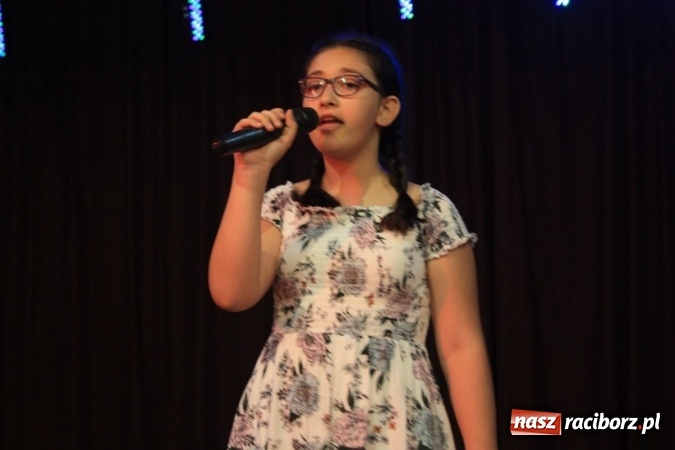 Zdjęcie w galerii na portalu naszraciborz.pl: XVII Gminny Przegląd Zespołów Artystycznych w Krzanowicach  wiadomości z regionu