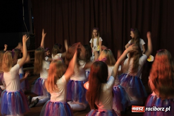 Zdjęcie w galerii na portalu naszraciborz.pl: XVII Gminny Przegląd Zespołów Artystycznych w Krzanowicach  wiadomości z regionu