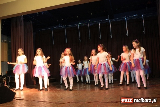 Zdjęcie w galerii na portalu naszraciborz.pl: XVII Gminny Przegląd Zespołów Artystycznych w Krzanowicach  wiadomości z regionu