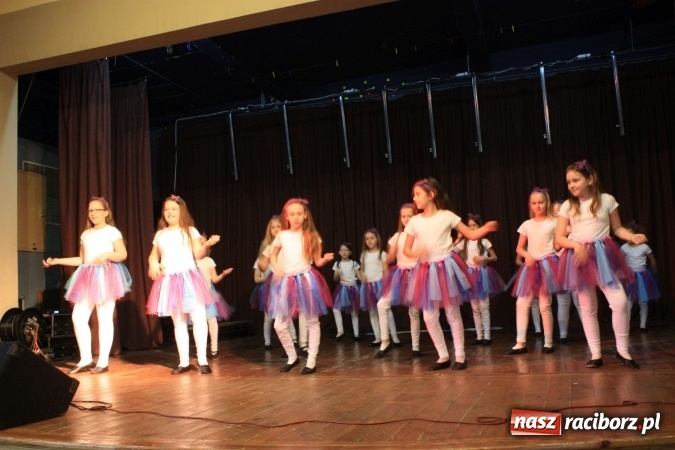 Zdjęcie w galerii na portalu naszraciborz.pl: XVII Gminny Przegląd Zespołów Artystycznych w Krzanowicach  wiadomości z regionu