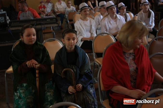 Zdjęcie w galerii na portalu naszraciborz.pl: XVII Gminny Przegląd Zespołów Artystycznych w Krzanowicach  wiadomości z regionu