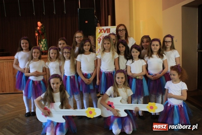 Zdjęcie w galerii na portalu naszraciborz.pl: XVII Gminny Przegląd Zespołów Artystycznych w Krzanowicach  wiadomości z regionu