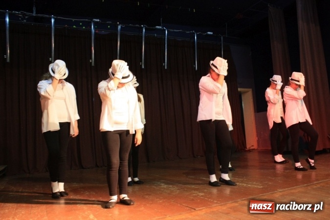 Zdjęcie w galerii na portalu naszraciborz.pl: XVII Gminny Przegląd Zespołów Artystycznych w Krzanowicach  wiadomości z regionu