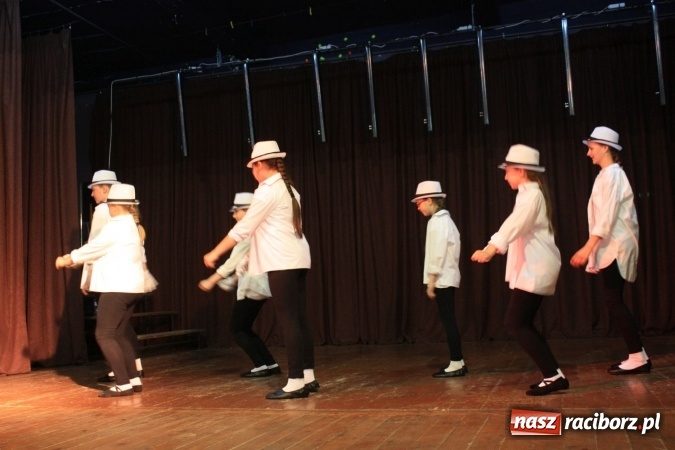 Zdjęcie w galerii na portalu naszraciborz.pl: XVII Gminny Przegląd Zespołów Artystycznych w Krzanowicach  wiadomości z regionu