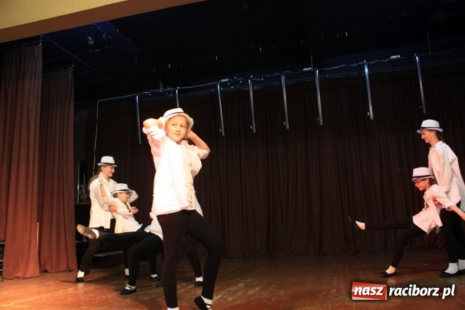 Zdjęcie w galerii na portalu naszraciborz.pl: XVII Gminny Przegląd Zespołów Artystycznych w Krzanowicach  wiadomości z regionu