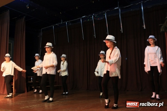 Zdjęcie w galerii na portalu naszraciborz.pl: XVII Gminny Przegląd Zespołów Artystycznych w Krzanowicach  wiadomości z regionu