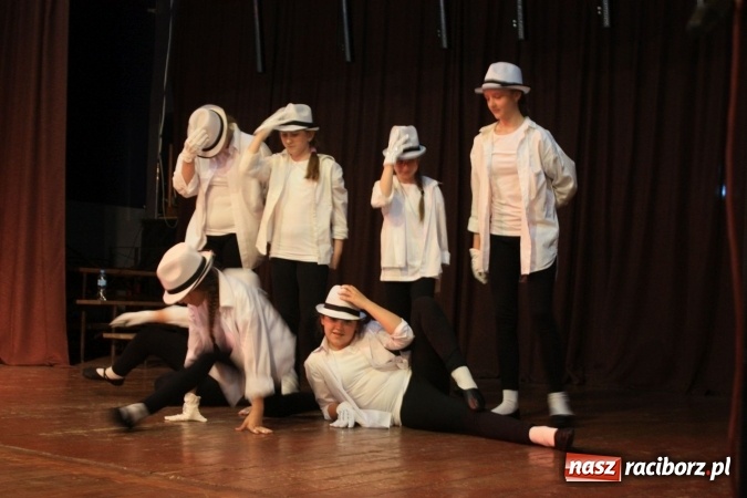 Zdjęcie w galerii na portalu naszraciborz.pl: XVII Gminny Przegląd Zespołów Artystycznych w Krzanowicach  wiadomości z regionu