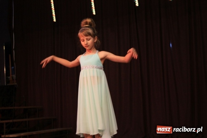 Zdjęcie w galerii na portalu naszraciborz.pl: XVII Gminny Przegląd Zespołów Artystycznych w Krzanowicach  wiadomości z regionu