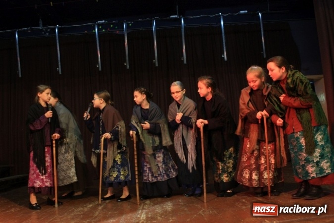 Zdjęcie w galerii na portalu naszraciborz.pl: XVII Gminny Przegląd Zespołów Artystycznych w Krzanowicach  wiadomości z regionu