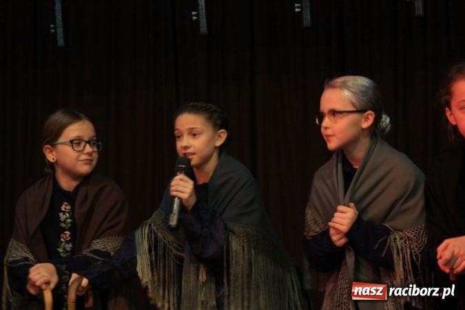 Zdjęcie w galerii na portalu naszraciborz.pl: XVII Gminny Przegląd Zespołów Artystycznych w Krzanowicach  wiadomości z regionu