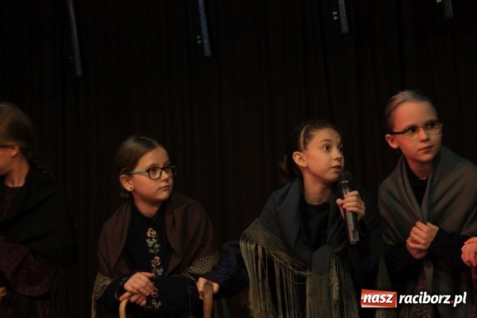 Zdjęcie w galerii na portalu naszraciborz.pl: XVII Gminny Przegląd Zespołów Artystycznych w Krzanowicach  wiadomości z regionu