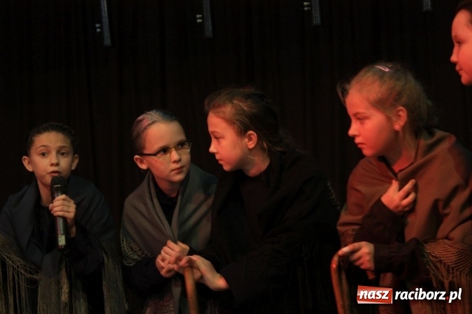 Zdjęcie w galerii na portalu naszraciborz.pl: XVII Gminny Przegląd Zespołów Artystycznych w Krzanowicach  wiadomości z regionu