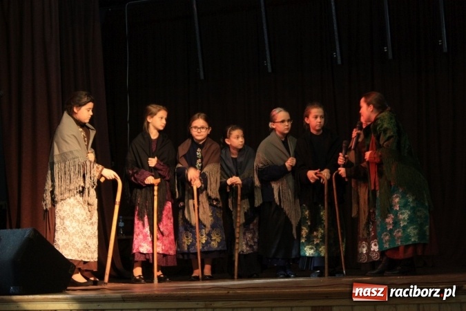 Zdjęcie w galerii na portalu naszraciborz.pl: XVII Gminny Przegląd Zespołów Artystycznych w Krzanowicach  wiadomości z regionu