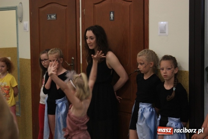 Zdjęcie w galerii na portalu naszraciborz.pl: XVII Gminny Przegląd Zespołów Artystycznych w Krzanowicach  wiadomości z regionu