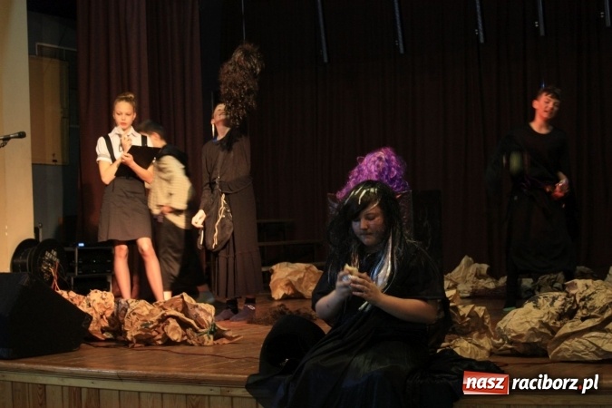 Zdjęcie w galerii na portalu naszraciborz.pl: XVII Gminny Przegląd Zespołów Artystycznych w Krzanowicach  wiadomości z regionu