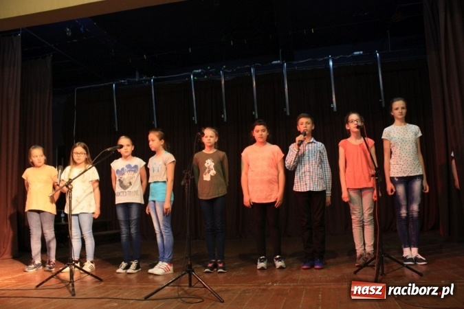 Zdjęcie w galerii na portalu naszraciborz.pl: XVII Gminny Przegląd Zespołów Artystycznych w Krzanowicach  wiadomości z regionu