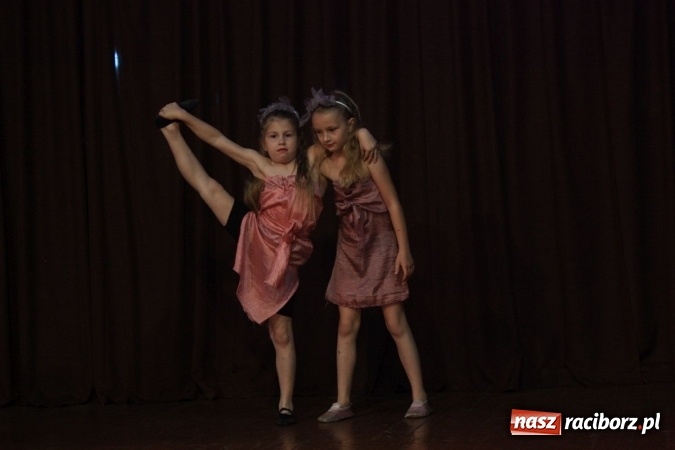 Zdjęcie w galerii na portalu naszraciborz.pl: XVII Gminny Przegląd Zespołów Artystycznych w Krzanowicach  wiadomości z regionu