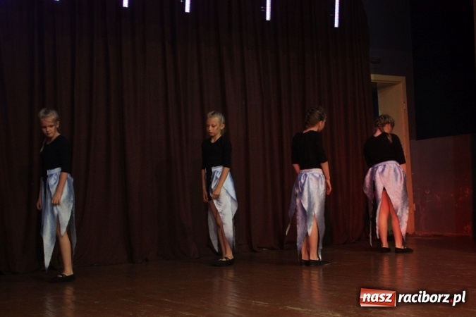 Zdjęcie w galerii na portalu naszraciborz.pl: XVII Gminny Przegląd Zespołów Artystycznych w Krzanowicach  wiadomości z regionu