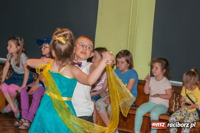Zdjęcie w galerii na portalu naszraciborz.pl: Wiosenny pląs - widowisko taneczne w MDK wiadomości z regionu