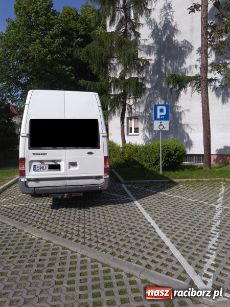 Zdjęcie w galerii na portalu naszraciborz.pl: Pięćset złotych i pięć punktów karnych... wiadomości z regionu