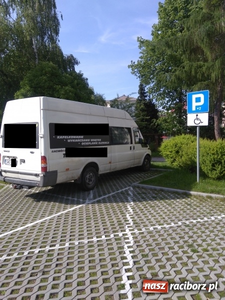 Zdjęcie w galerii na portalu naszraciborz.pl: Pięćset złotych i pięć punktów karnych... wiadomości z regionu