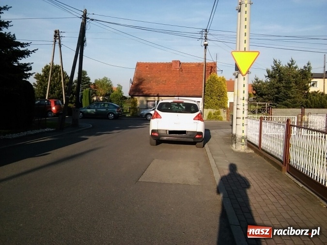 Zdjęcie w galerii na portalu naszraciborz.pl: Pięćset złotych i pięć punktów karnych... wiadomości z regionu