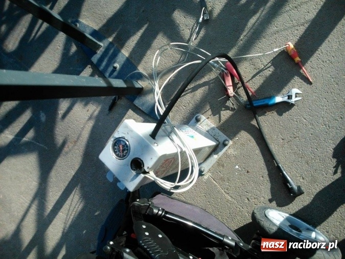 Zdjęcie w galerii na portalu naszraciborz.pl: Miasto inwestuje, a hołota psuje. Jak się jednak okazuje, gimnazjalista zaliczył wpadkę wiadomości z regionu