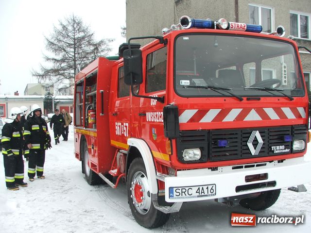 Zdjęcie w galerii na portalu naszraciborz.pl: W OSP Owsiszcze zaparkowało renault wiadomości z regionu