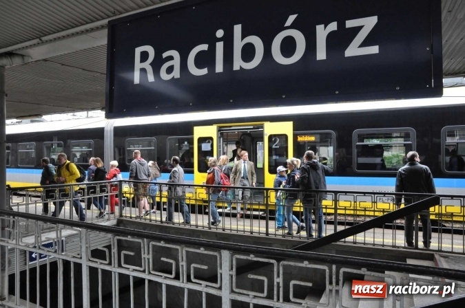 Zdjęcie w galerii na portalu naszraciborz.pl: Opolski Ekspres Dęty zawitał dziś do Raciborza. Na 800-lecie naszego miasta wiadomości z regionu