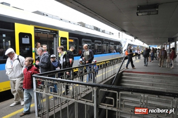 Zdjęcie w galerii na portalu naszraciborz.pl: Opolski Ekspres Dęty zawitał dziś do Raciborza. Na 800-lecie naszego miasta wiadomości z regionu