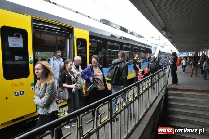 Zdjęcie w galerii na portalu naszraciborz.pl: Opolski Ekspres Dęty zawitał dziś do Raciborza. Na 800-lecie naszego miasta wiadomości z regionu