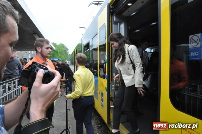 Zdjęcie w galerii na portalu naszraciborz.pl: Opolski Ekspres Dęty zawitał dziś do Raciborza. Na 800-lecie naszego miasta wiadomości z regionu