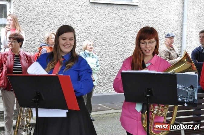 Zdjęcie w galerii na portalu naszraciborz.pl: Opolski Ekspres Dęty zawitał dziś do Raciborza. Na 800-lecie naszego miasta wiadomości z regionu