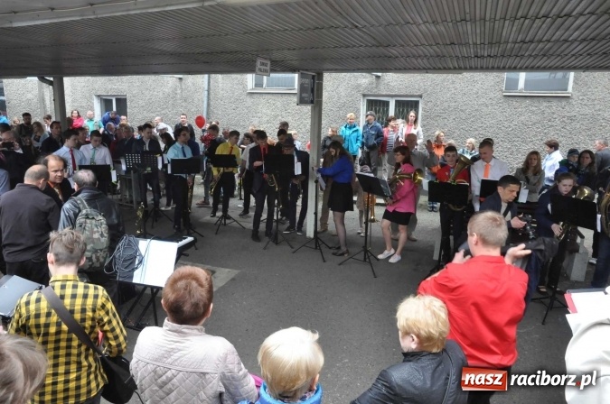 Zdjęcie w galerii na portalu naszraciborz.pl: Opolski Ekspres Dęty zawitał dziś do Raciborza. Na 800-lecie naszego miasta wiadomości z regionu