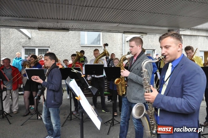 Zdjęcie w galerii na portalu naszraciborz.pl: Opolski Ekspres Dęty zawitał dziś do Raciborza. Na 800-lecie naszego miasta wiadomości z regionu