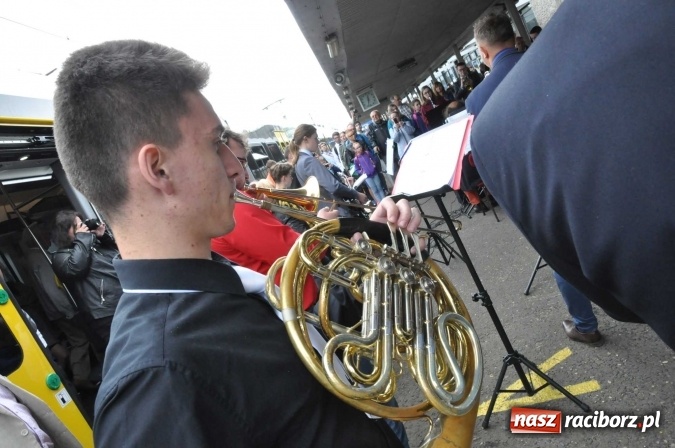 Zdjęcie w galerii na portalu naszraciborz.pl: Opolski Ekspres Dęty zawitał dziś do Raciborza. Na 800-lecie naszego miasta wiadomości z regionu