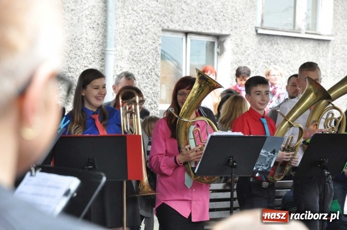 Zdjęcie w galerii na portalu naszraciborz.pl: Opolski Ekspres Dęty zawitał dziś do Raciborza. Na 800-lecie naszego miasta wiadomości z regionu