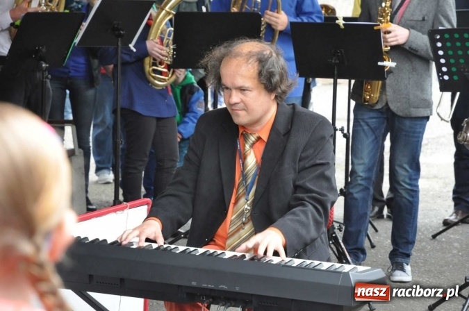 Zdjęcie w galerii na portalu naszraciborz.pl: Opolski Ekspres Dęty zawitał dziś do Raciborza. Na 800-lecie naszego miasta wiadomości z regionu