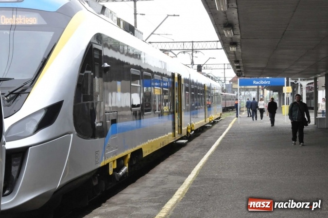 Zdjęcie w galerii na portalu naszraciborz.pl: Opolski Ekspres Dęty zawitał dziś do Raciborza. Na 800-lecie naszego miasta wiadomości z regionu