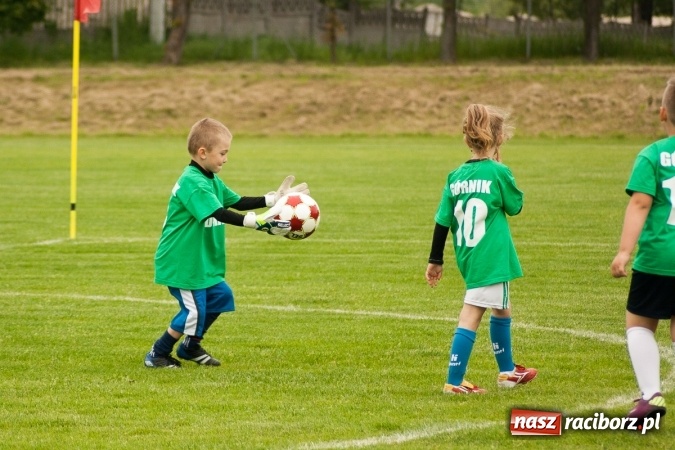Zdjęcie w galerii na portalu naszraciborz.pl: Zmagania żaków Rafako i Pszowa przy Łąkowej wiadomości z regionu