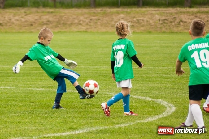 Zdjęcie w galerii na portalu naszraciborz.pl: Zmagania żaków Rafako i Pszowa przy Łąkowej wiadomości z regionu